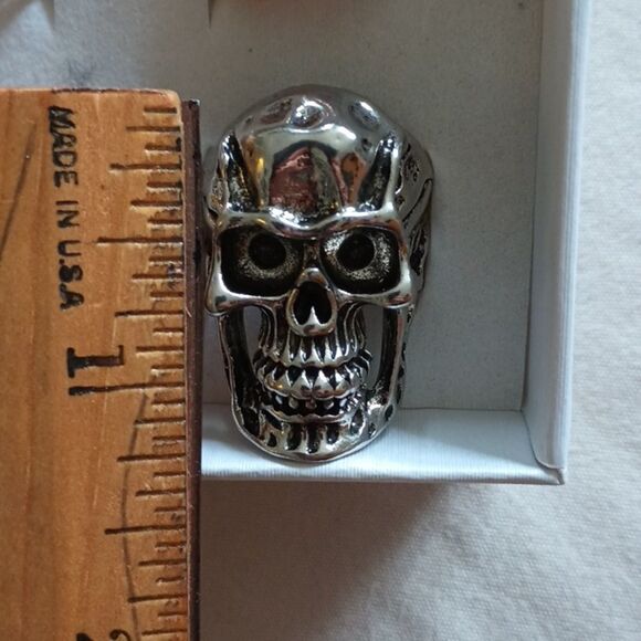 SKULL RING LARGE chunky skull GOTH ring - Picture 9 of 9